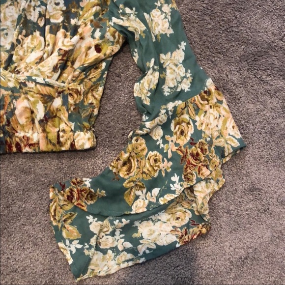Bell sleeve floral crop top - Picture 5 of 8
